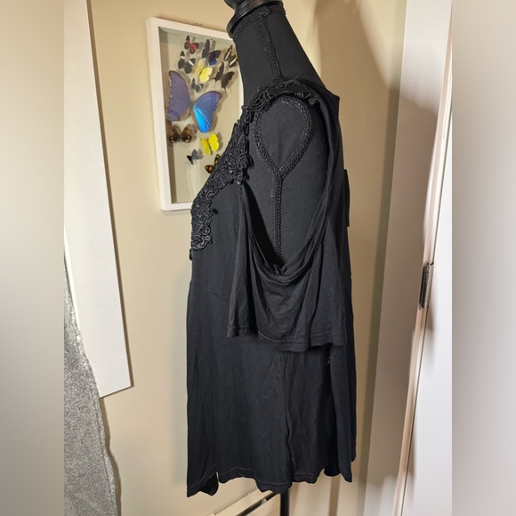 Cold Shoulder Top - Picture 4 of 8